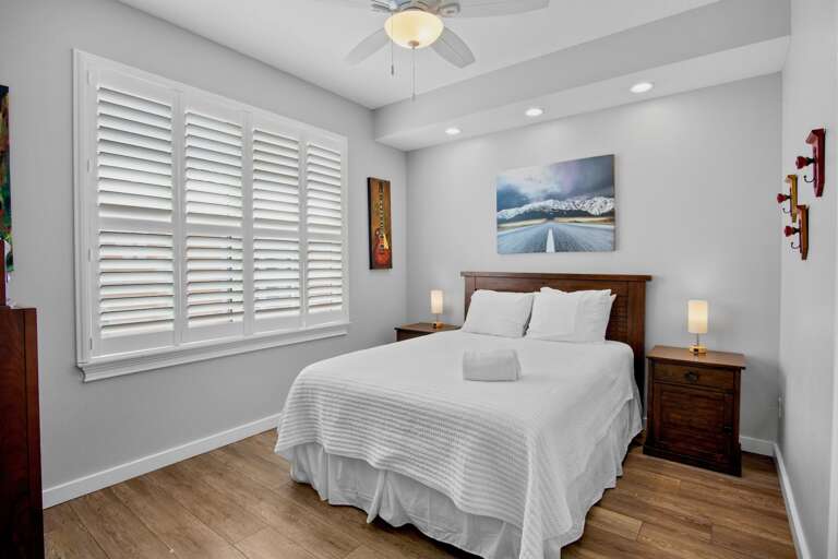 Third Bedroom, Queen