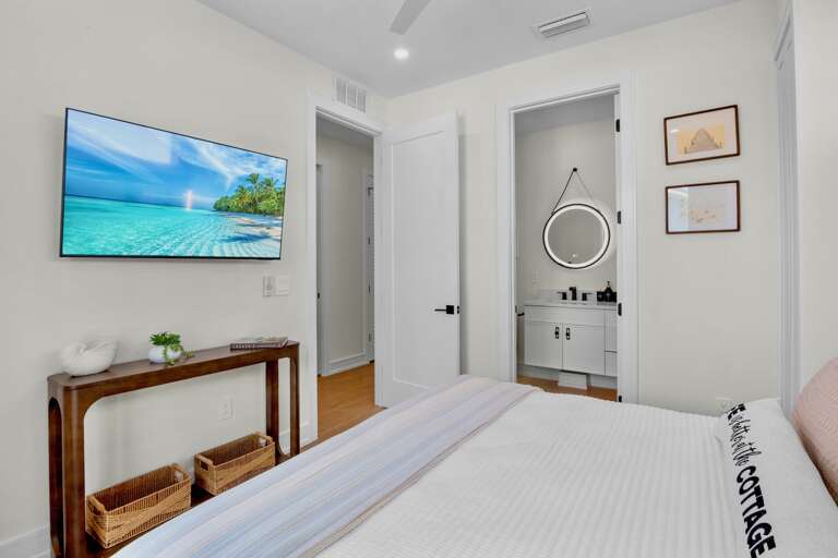 Second Bedroom, King