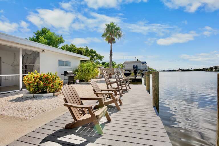 Bayfront Dock, Seating