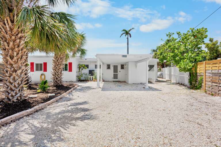 Bay Cottage by AMI Locals