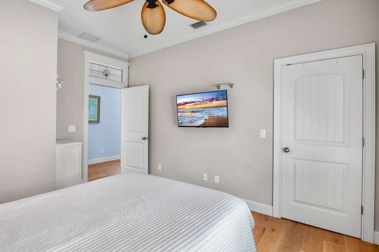 Second Bedroom, Queen