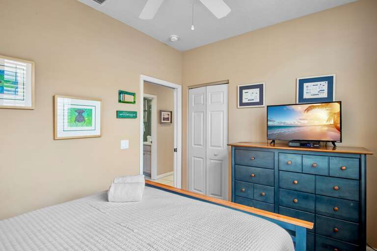 Second Bedroom, Queen
