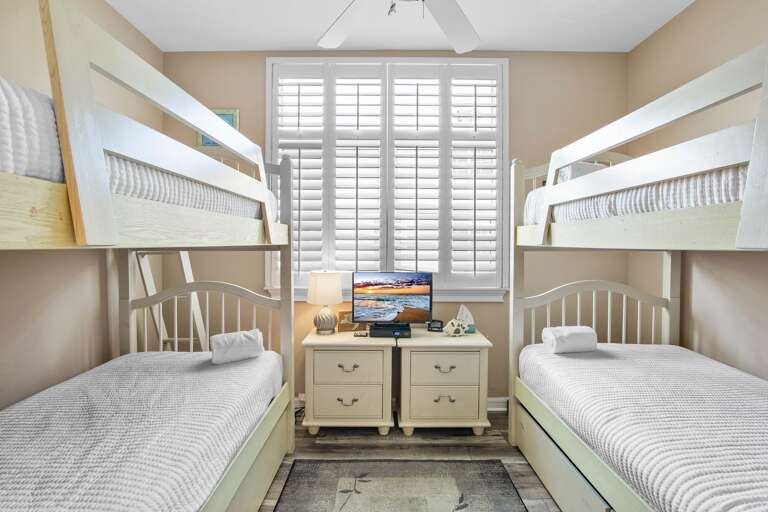 Third Bedroom, Two Twin/Twin Bunks