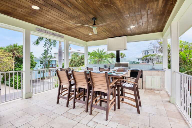 Outdoor Dining and Kitchen