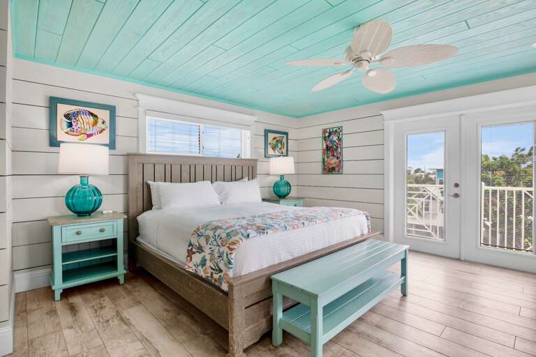 Ocean Breeze Retreat - Primary King Suite