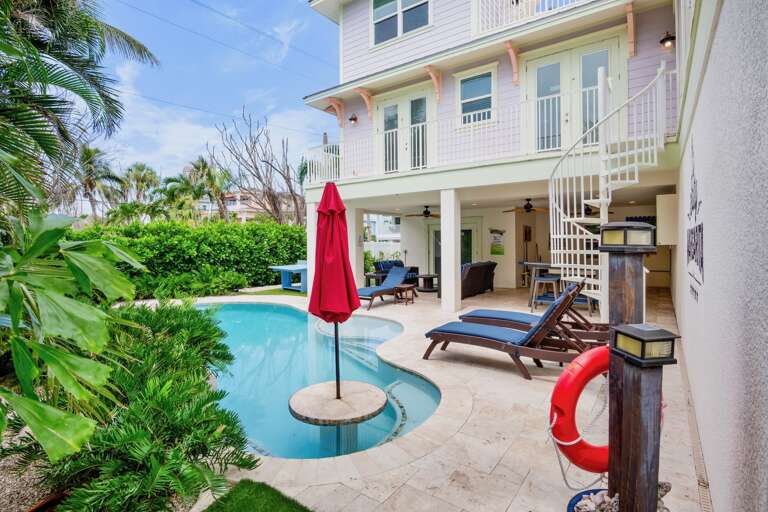 Outdoor Pool Bar and Lounge