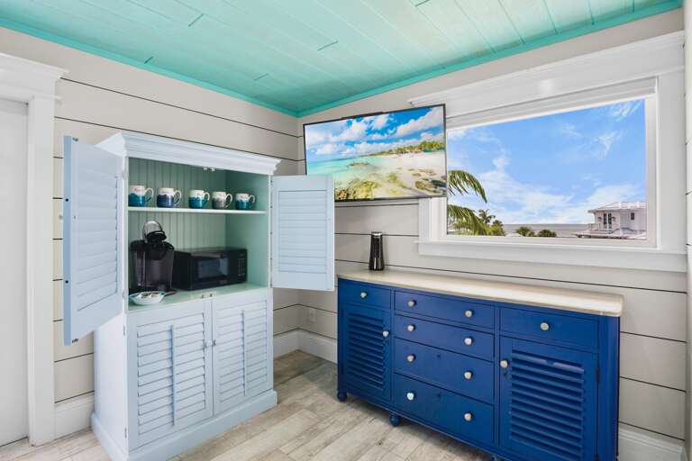 Primary King Suite, Beverage Area