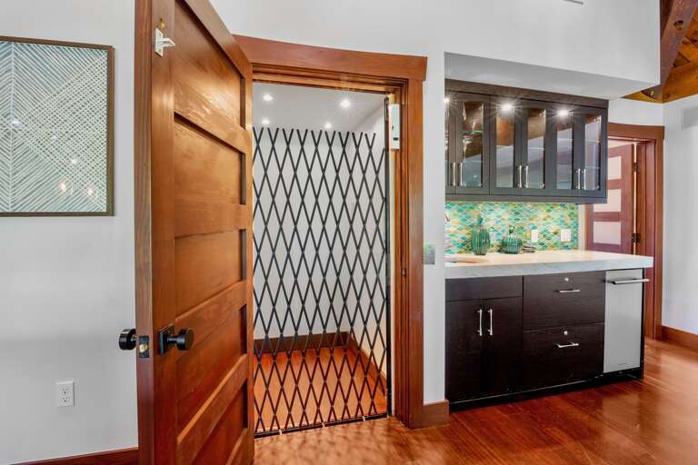 Elevator for guests