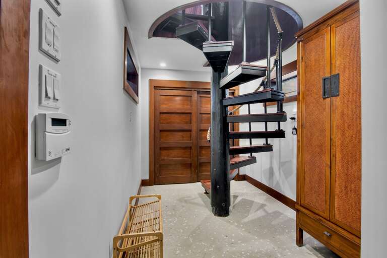 Private entrance with spiral staircase