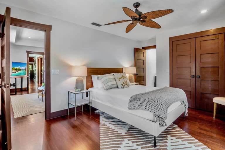 Third Bedroom, Queen bed
