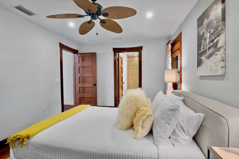 Second Bedroom, Queen bed