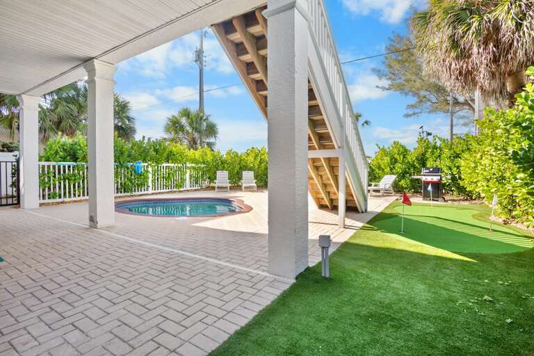 Private pool and putting green