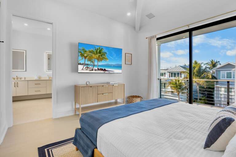 Fifth Bedroom, King bed