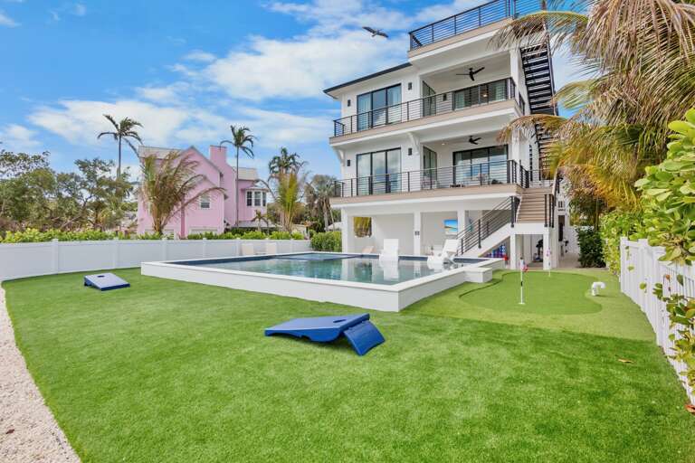 Private pool, putting green, and cornhole