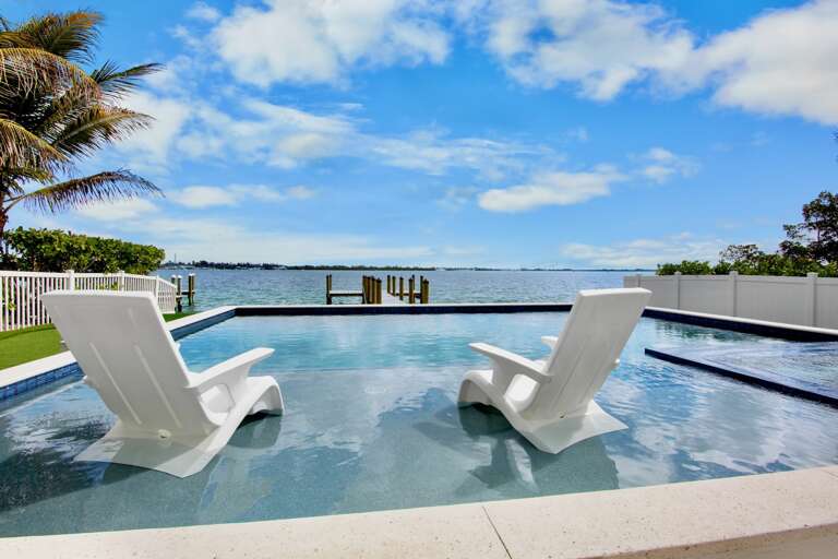 Private poo with submerged loungers