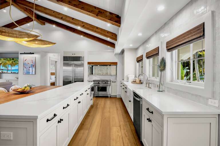 Large, fully equipped kitchen