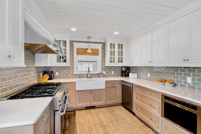 Spacious kitchen with appliances