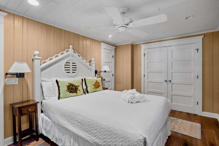 Fourth Bedroom, Queen bed