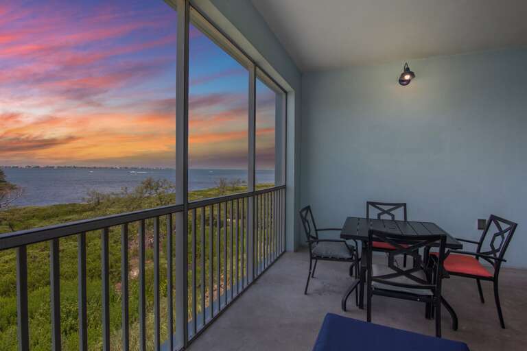 Private Screened Lanai with Lounge and Dining