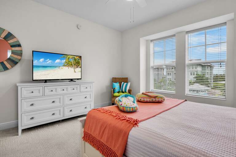 Second Bedroom, Queen