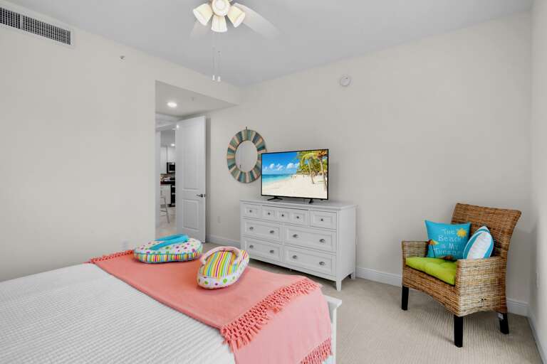 Second Bedroom, Queen