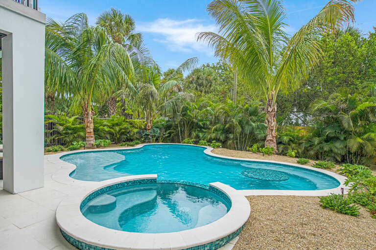 Large Private Pool and Spa