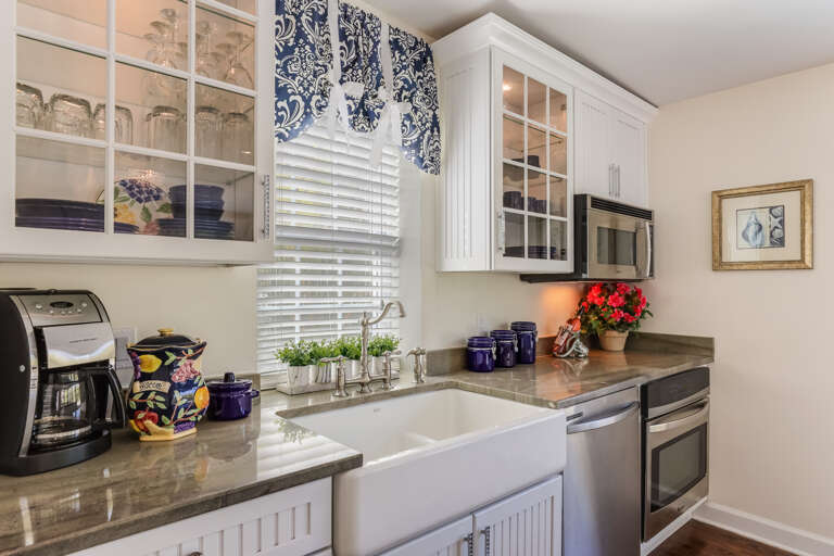 Kitchen with Farmhouse Sink