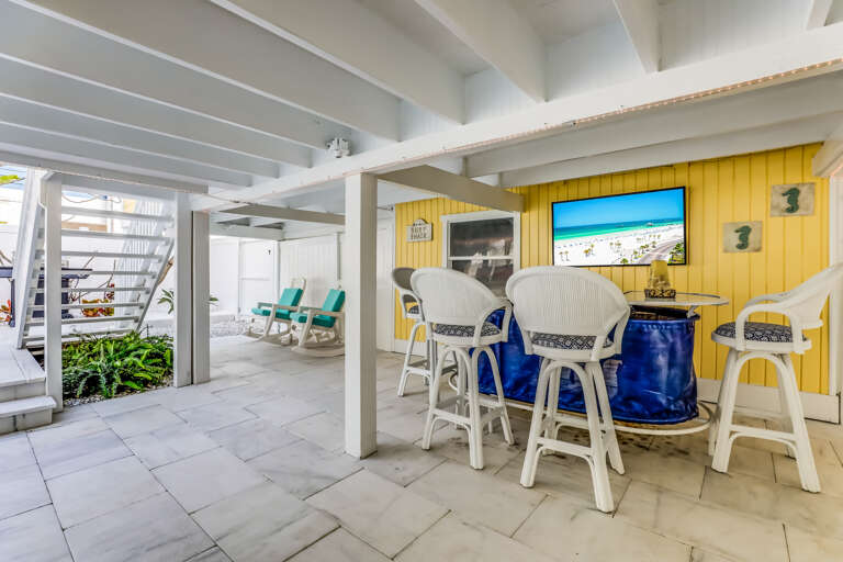 Private Outdoor Lounge