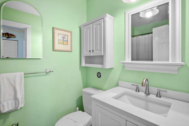 Main bathroom with shower/tub combo