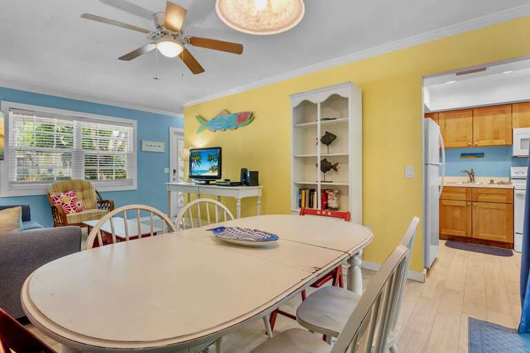 Family dining space for six