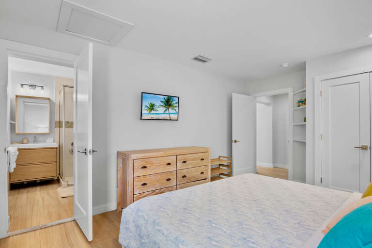 Second Bedroom, King