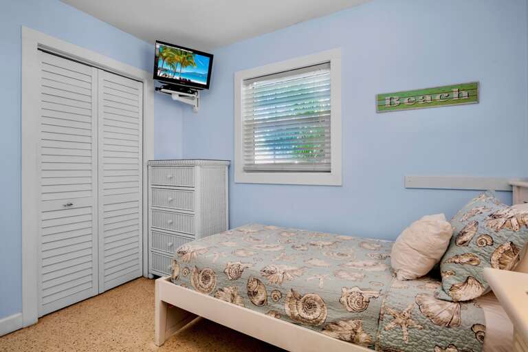 Second Bedroom - Two Twin Beds