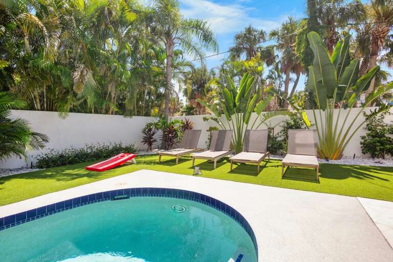 Sun chairs around the pool