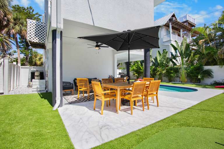 Outdoor dining for six guests
