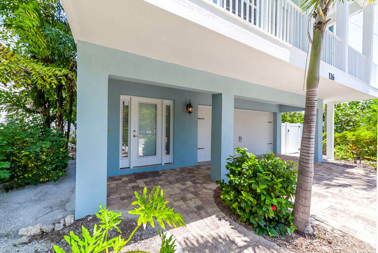 Inviting front entrance design