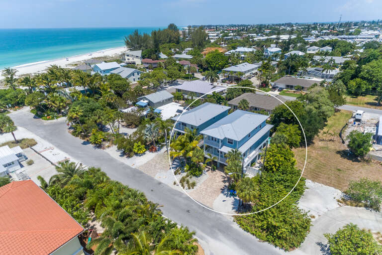 Close to Beach!