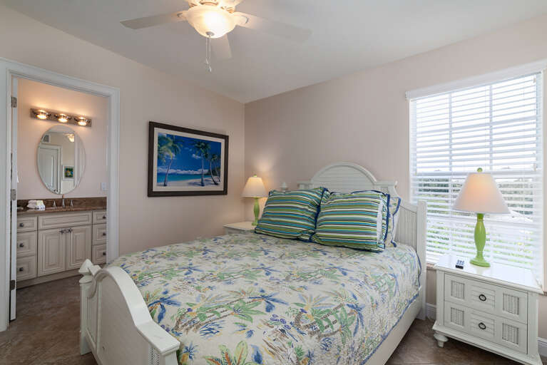 Fourth Bedroom, Queen bed