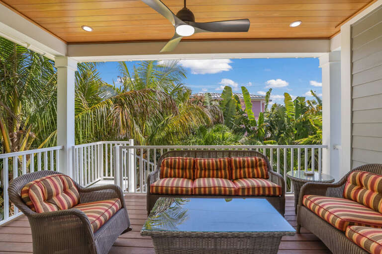 Deck w/ Seating