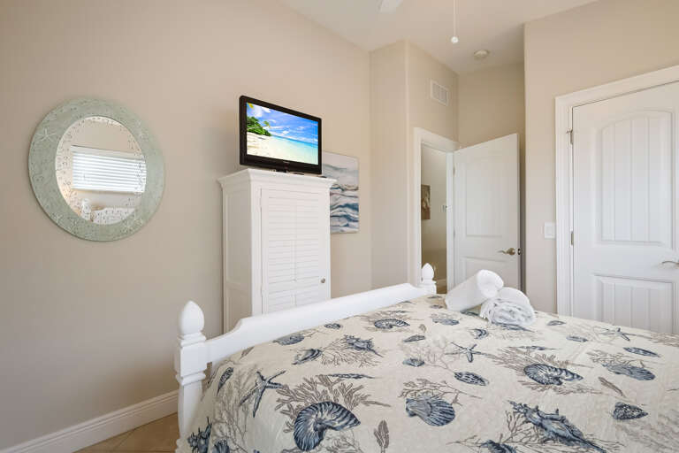 Fifth Bedroom - Queen