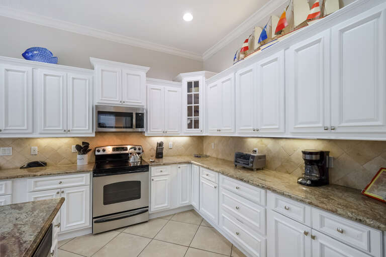 Spacious kitchen with appliances