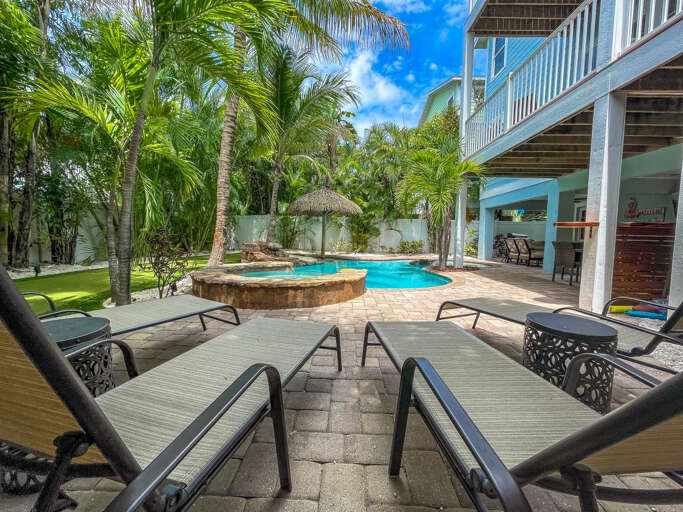 Pool Lounge