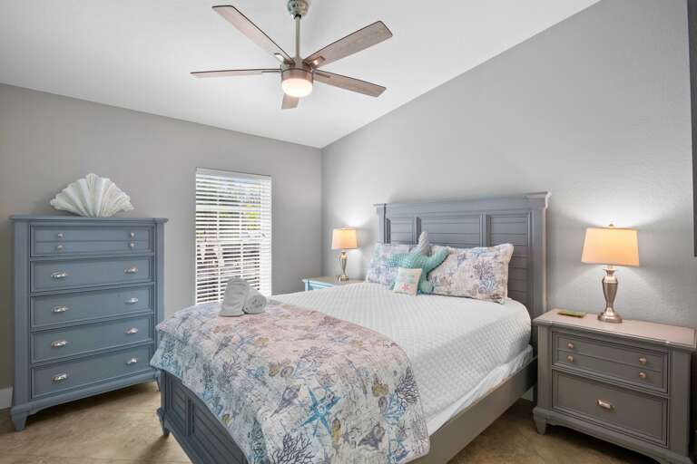 Second Bedroom, Queen