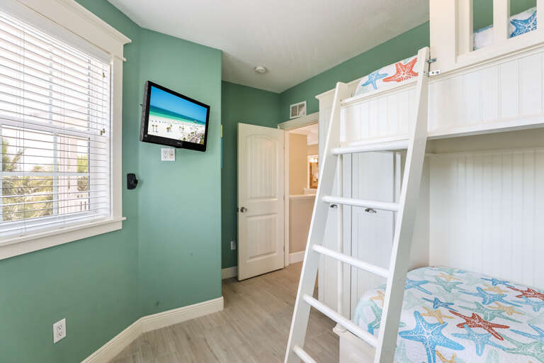 Bedroom 8, Double-Level Cozy Bunks