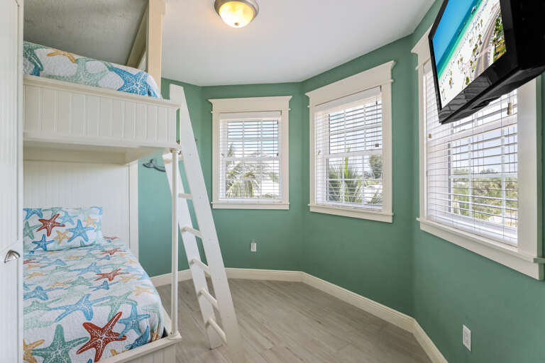 Bedroom 8, Double-Level Cozy Bunks