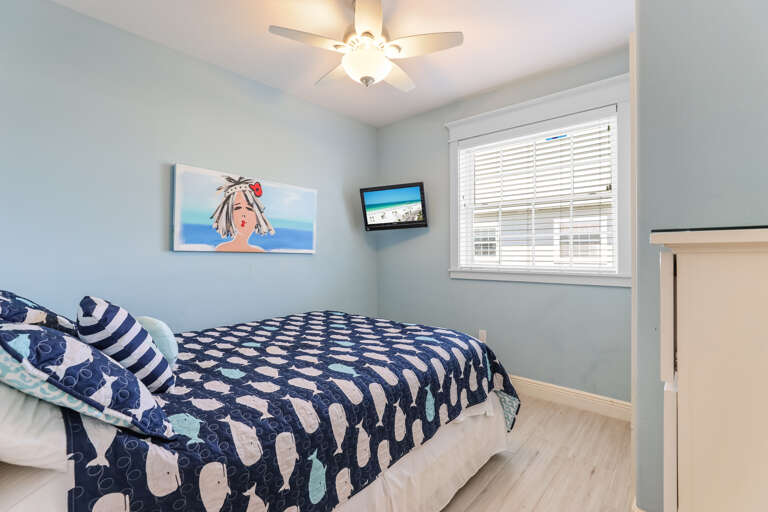 Bedroom 4, Queen
