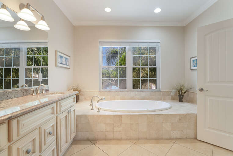 Primary En-Suite - Soaking Tub
