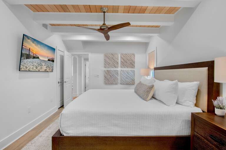 Bedroom 1 - King