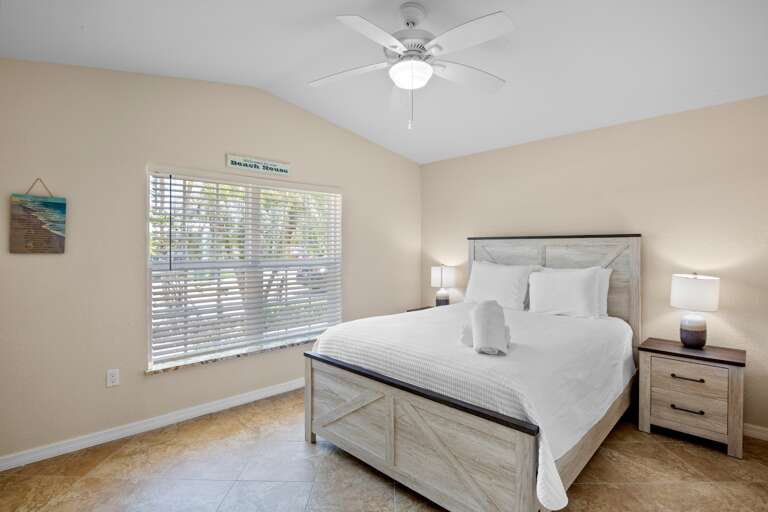 Second Bedroom, Queen