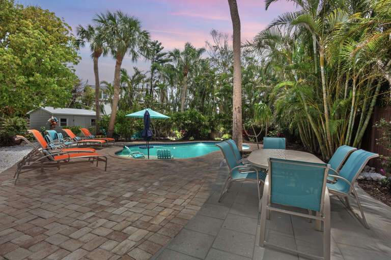Poolside Dining