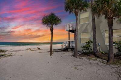 Captain Ron's Beach Pad by Anna Maria Island Accommodations